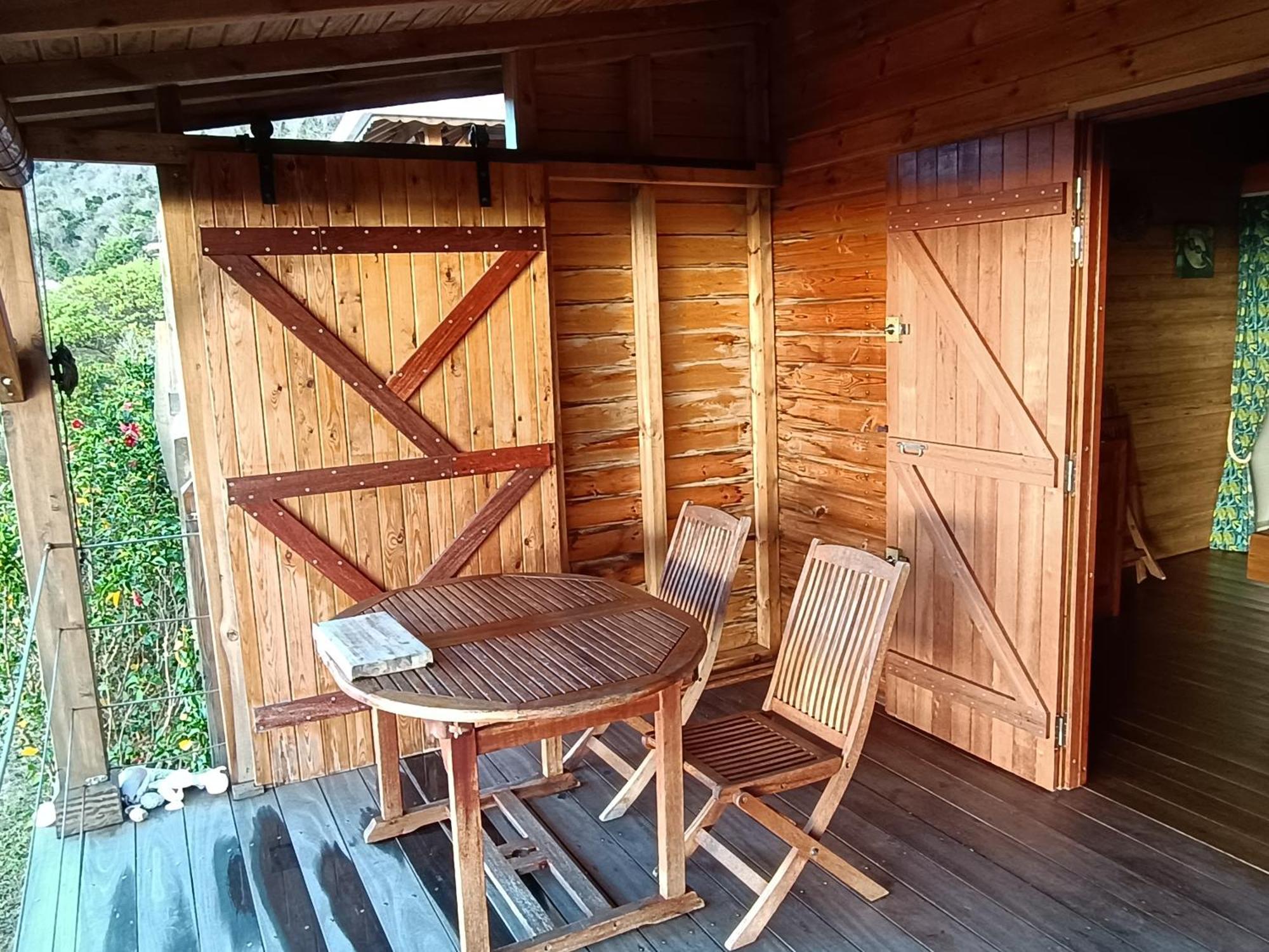 Ti Kaz Anoli Cottage En Bois Avec Vue Sur La Baie Terre-de-Bas Εξωτερικό φωτογραφία